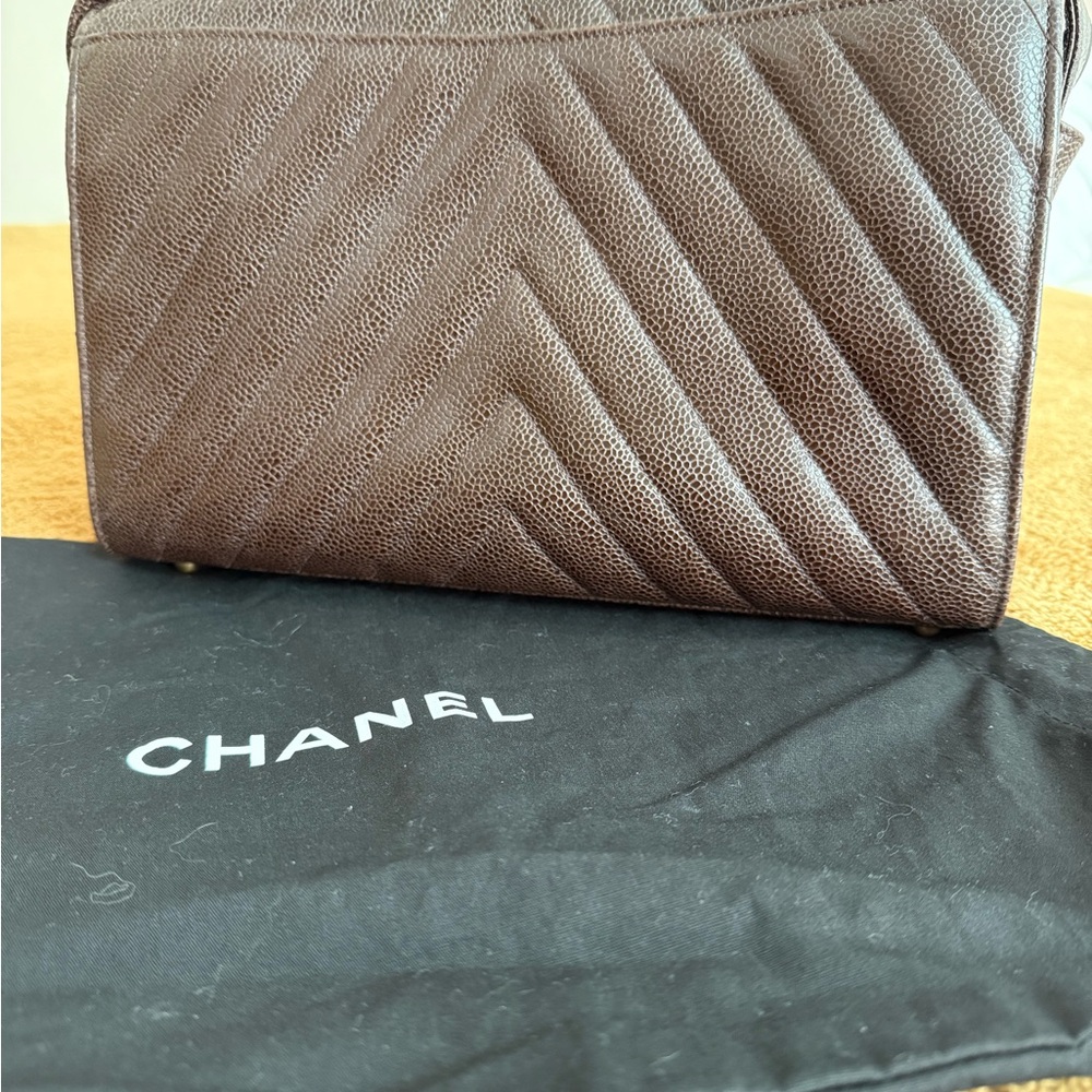 Chanel Brown caviar Chevron Quilted shoulder bag 24K gold plated HDW - Picture 2 of 11